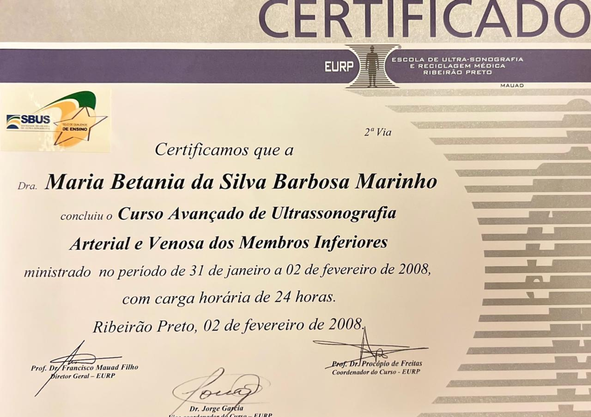 Dra Maria Betânia | Cirurgiã Vascular e Angiologista Especialista em Varizes em Brasília - DF. Tratamento modernos no conforto do consultório, sem internação.