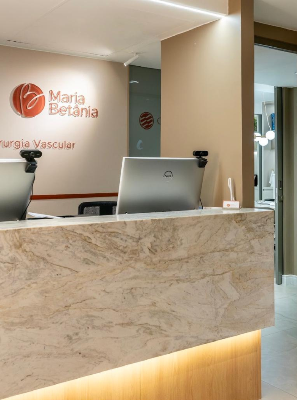 Dra Maria Betânia | Cirurgiã Vascular e Angiologista Especialista em Varizes em Brasília - DF. Tratamento modernos no conforto do consultório, sem internação.