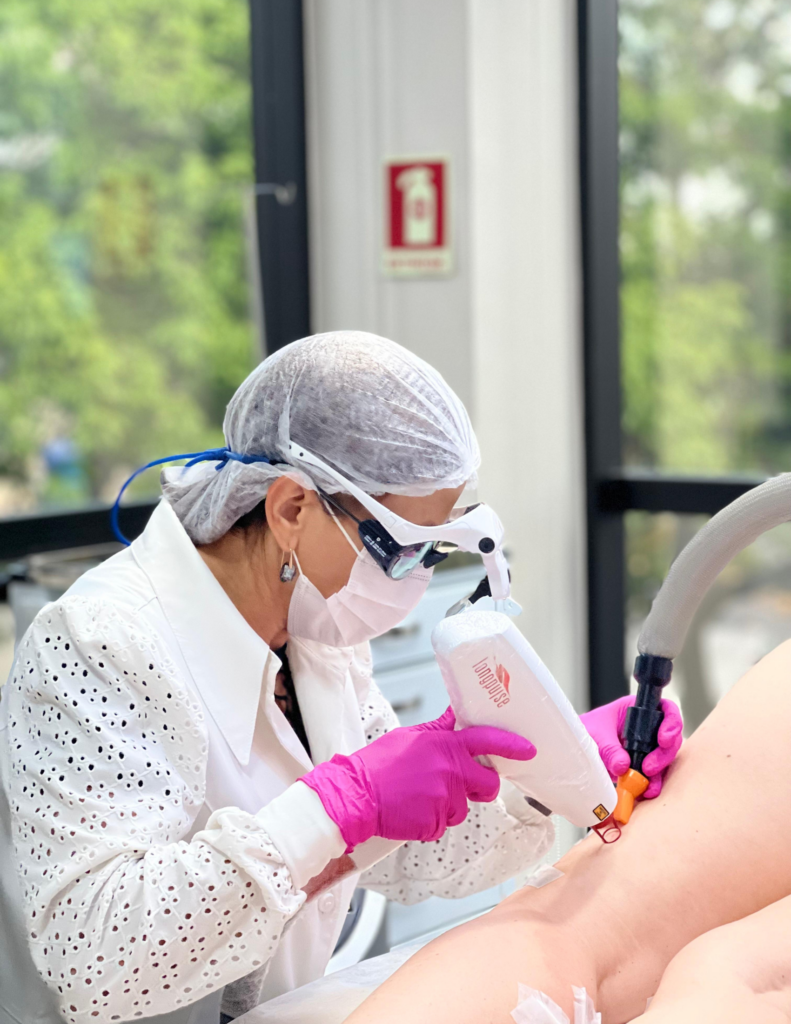 Dra Maria Betânia | Cirurgiã Vascular e Angiologista Especialista em Varizes em Brasília - DF. Tratamento modernos no conforto do consultório, sem internação.
