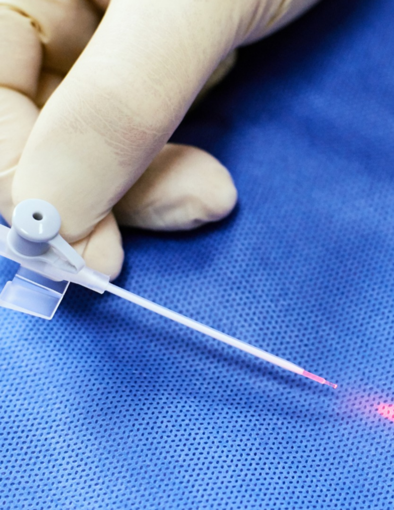 Dra Maria Betânia | Cirurgiã Vascular e Angiologista Especialista em Varizes em Brasília - DF. Tratamento modernos no conforto do consultório, sem internação.