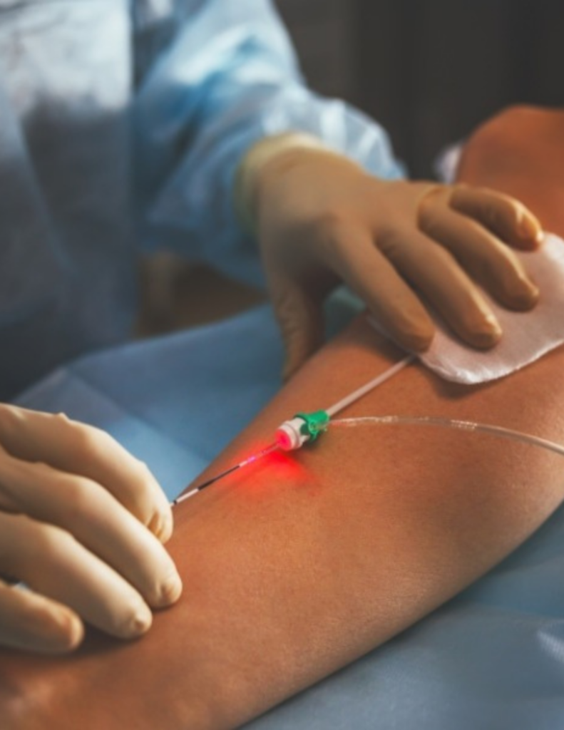 Dra Maria Betânia | Cirurgiã Vascular e Angiologista Especialista em Varizes em Brasília - DF. Tratamento modernos no conforto do consultório, sem internação.
